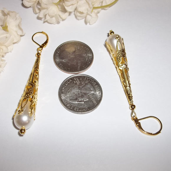Long Earrings White Pearl & Gold Statement 4572 - Picture 4 of 6